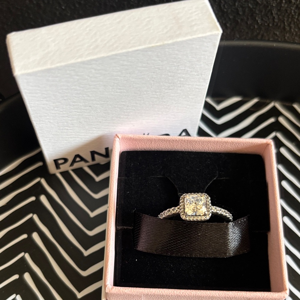 Pandora Square Sparkle Halo Ring
Sterling Silver NEW never worn